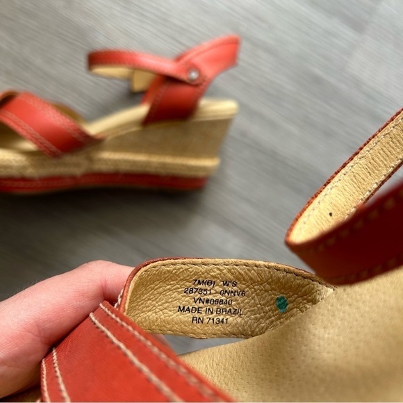 [7] L.L.Bean Women’s Buckle Ankle Strap Wedges Coral Pastel Red Orange - Picture 8 of 10